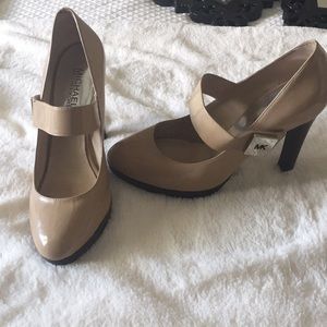Michael Kors nude pumps